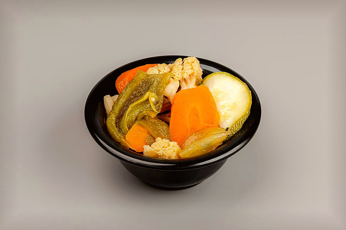 Chiles en Escabeche con Verduras